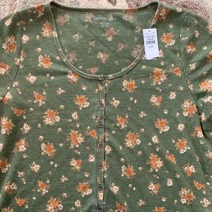 American eagle floral tshirt